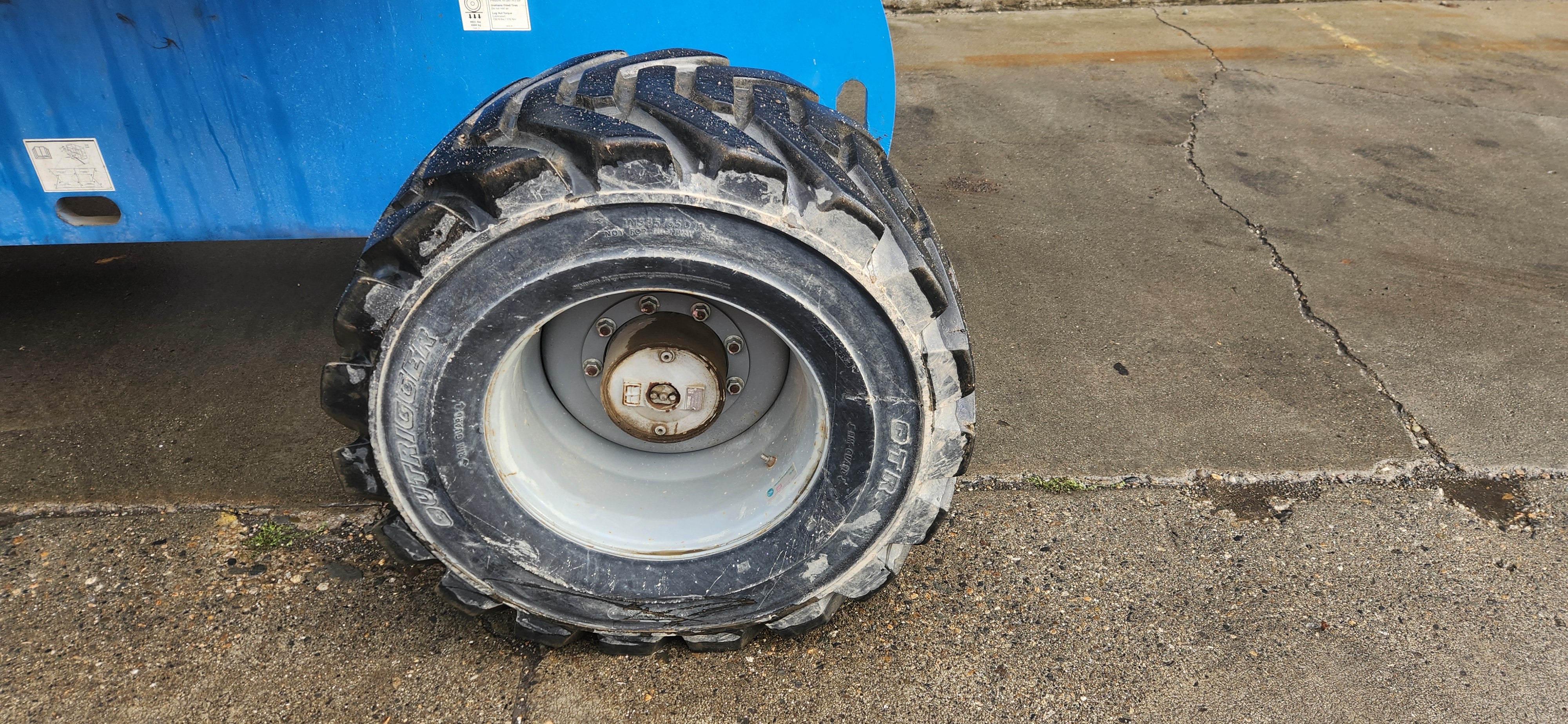 Genie 60 ft Articulating Boom Lift (SOLD)