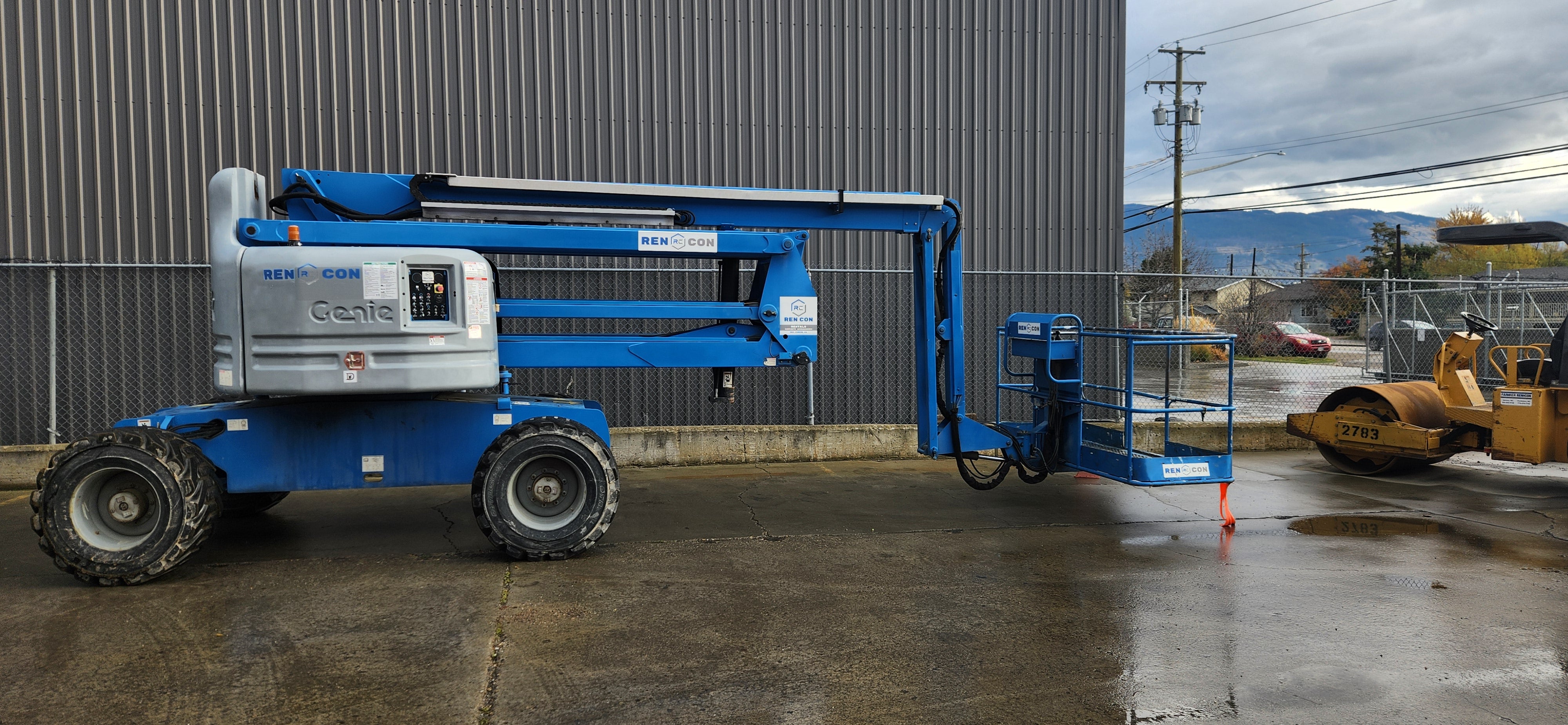 Genie 60 ft Articulating Boom Lift